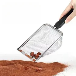 Small hole large artifact with a leaking spoon, pet product plastic handle, cat litter shovel, artifact stainless steel shovel