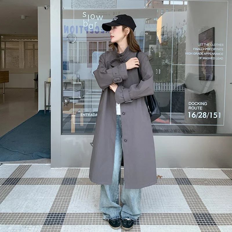 A new youthful versatile comfortable skin-friendly casual neat elegant and laid-back trench coat