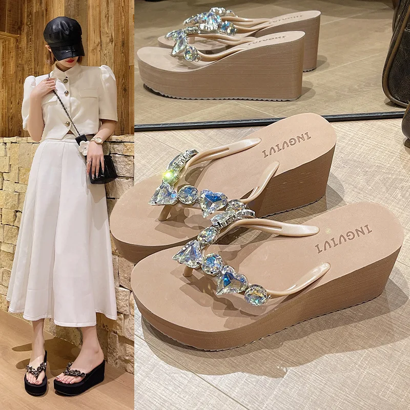 

New high-heeled flip-flops female rhinestone glass peach heart fashion slope with thick bottom clip feet beach sandals slippers