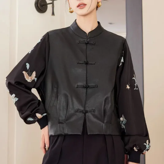 

Женская укороченная куртка из искусственной кожи с китайским воротником-стойкой, пуговицами-лягушками, вышивкой и пэчворком, свободного кроя, универсальная, для повседневной носки, с эффектом стройности