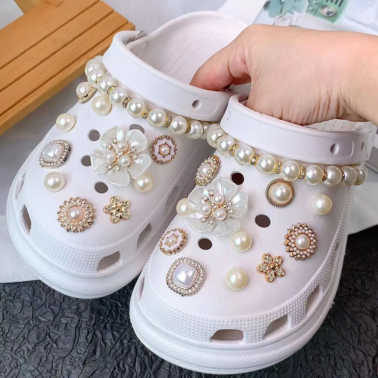 New Shoe Accessories 21/23Pcs Five-Leaf Flower Small Accessories Set and Other Exquisite Shoe Decorative Accessories, Jewelry Can Be Used as a Gift
