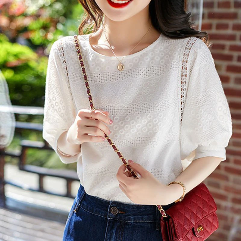 Cotton White Women Shirt Korean Sweet Lace Loose Female Blouse Summer New Lantern Sleeve O Neck Fashion Ladies Casual Tops