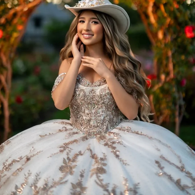 

Блестящее светлое платье Quinceanera цвета шампанского, кружевное платье с открытыми плечами, блестящая кристальная наклейка, тюлевые платья de 15, Quinceanera ﻿ Индивидуальный