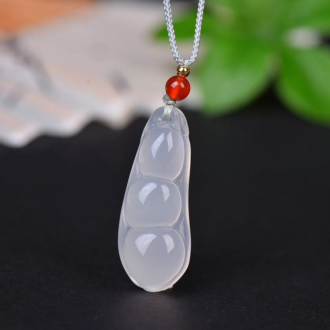 Natural Agate Chalcedony Blessed Bean Pendant Fashion Men and Women Ice White Pendant Feng Shui Keep Safe Amulet Jewelry Gift