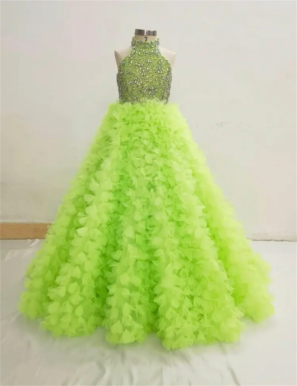 

Luxury Crystal Beading Flower Girls Dresses Puffy Ball Gown Ruffles Kids Birthday Party Dress Girl Pageant Customized Dance