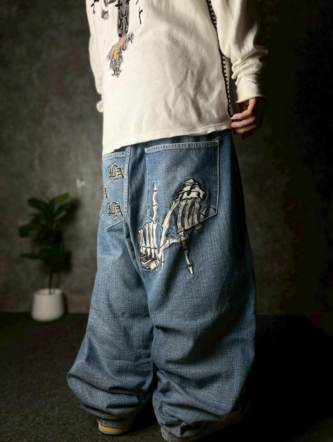 

Femme Pantalones De Mujer Ретро стираный джинсовый череп ручной работы с буквенным тотемом Свободные широкие брюки Уличная мода Повседневные джинсы