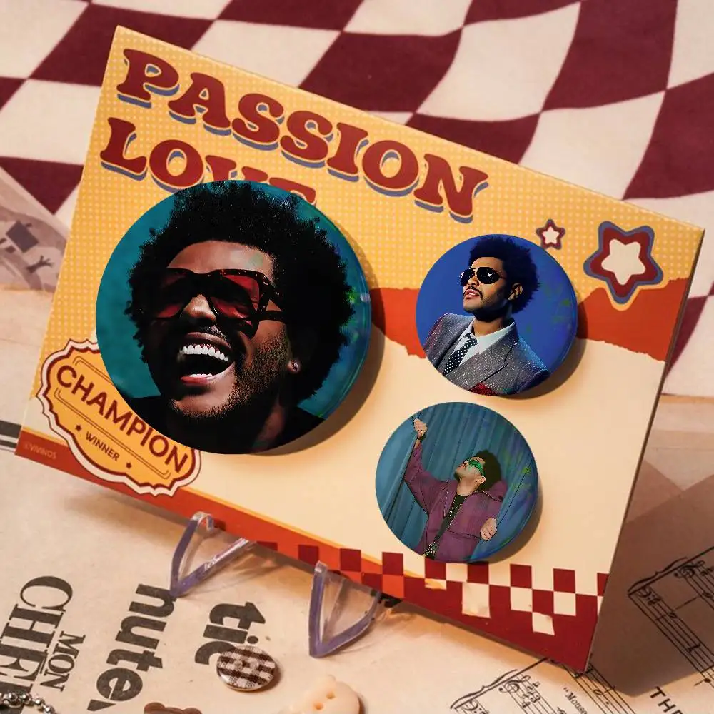 Singer The Weekend For Badge Personalized Custom Laser Reflective Badge Hologram Metal Enamel Pin Brooch Souvenir Gift