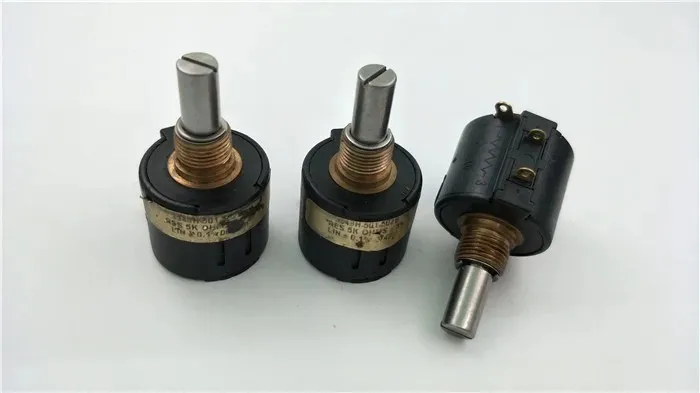 

Bourns 3549H-501-502B 5k multi-turn potentiometer with an axis diameter of 6.4 mm
