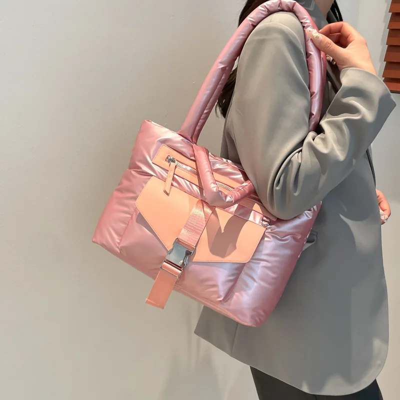 

2025 модный дизайн, сумка-тоут для женщин, стеганые пухлые сумки большой вместимости, женские дорожные сумки на плечо с перьями для спортзала