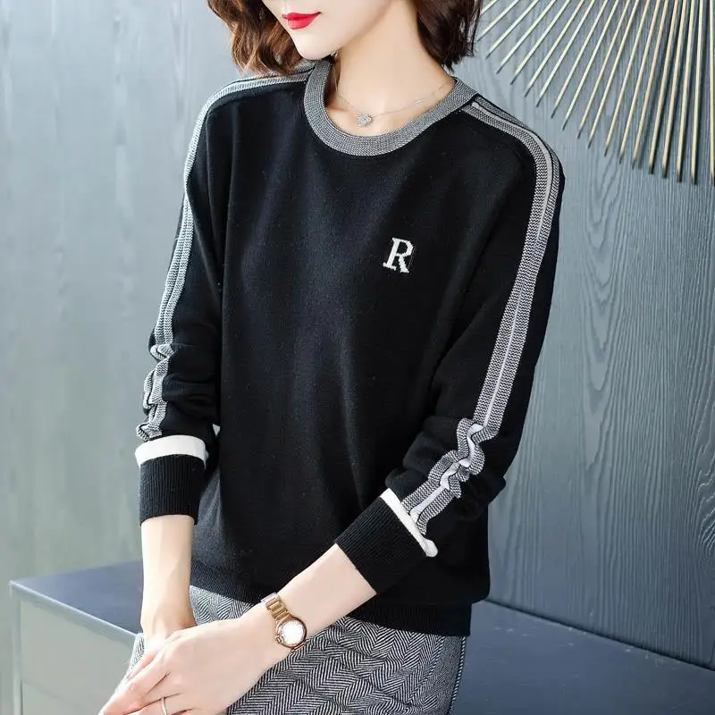 Women\'s Knitted Sweater with Long Sleeves Loose Fitting Sweater Short Top Autumn and Winter High-end Lady Bottoming Shirt