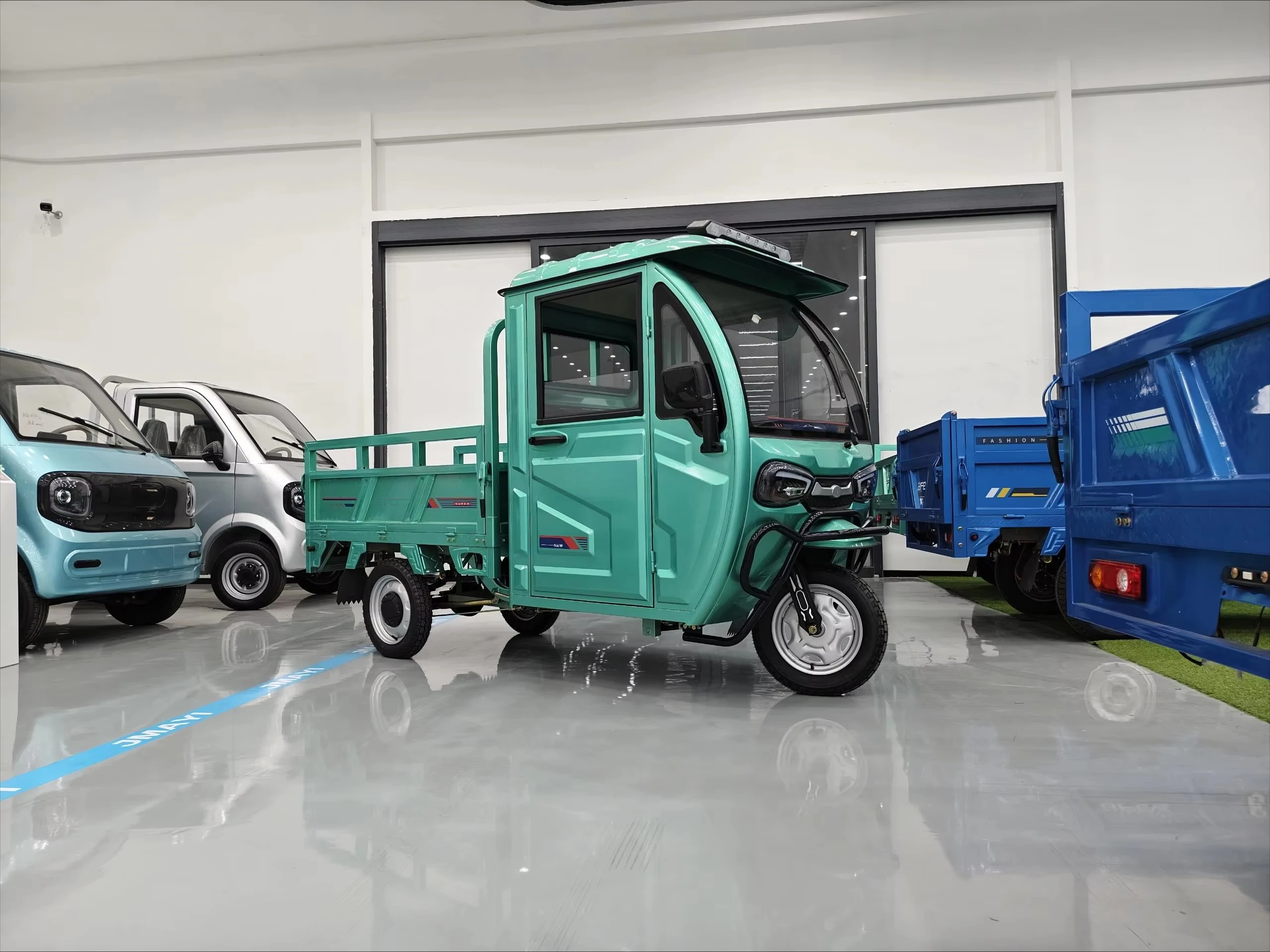 WWE Kaiyu stable supply capacity ≥ 400kg no-load electric tricycle (with cab) is suitable for remote areas