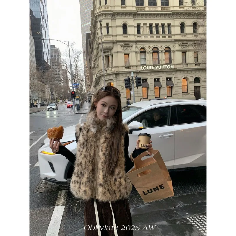 2026 Fall/Winter Vest Jacket Women Fur Fur Grass Autumn and Winter Integrated Eco-friendly Fox Shoulder Vest Wear on Both Sides
