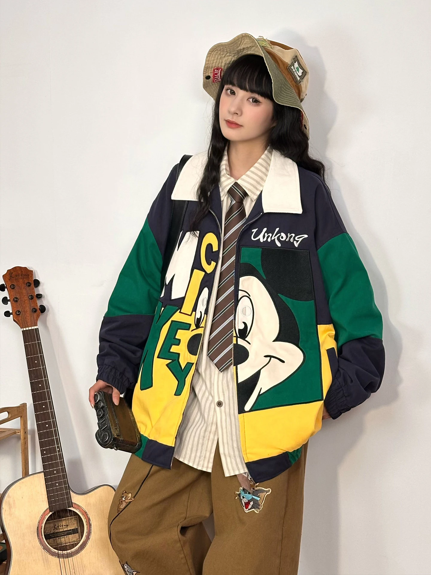 Jaket Kerah Warna-Blok Retro Amerika untuk Wanita Musim Gugur Gaya Jalanan Patchwork Atasan Kasual Trendi Mantel Bordir Kartun