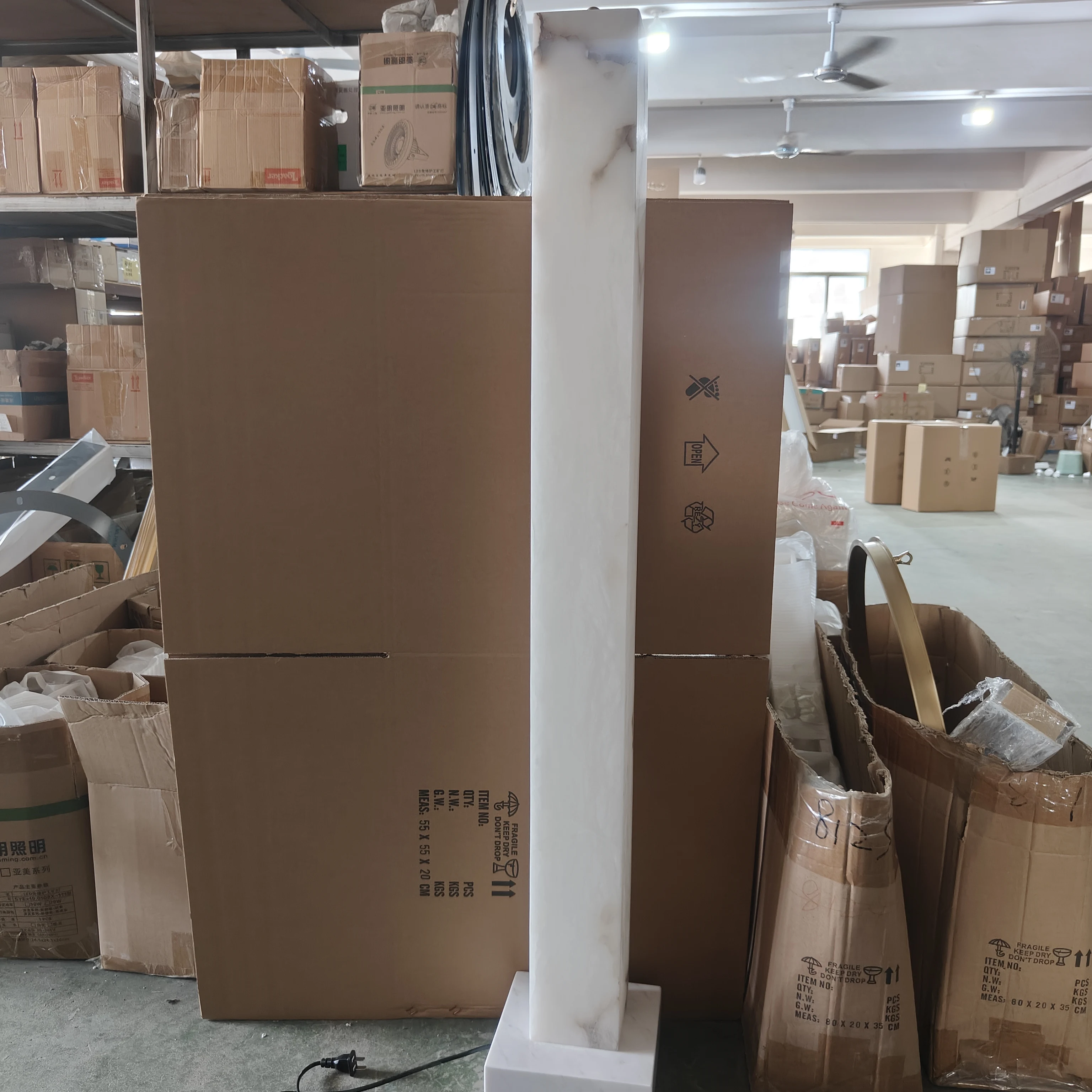 LED Natural Marble Alabaster Floor Lamp Beside The Sofa in The Living Room Bedroom Bedside Dining Room Floor Lamp Indoor Decor