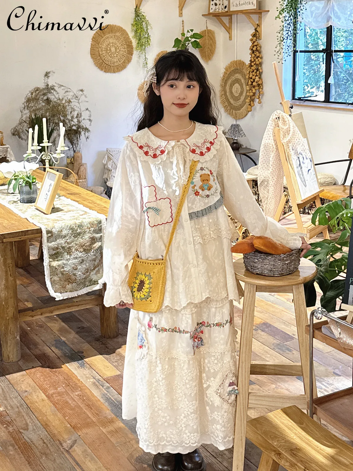 Süßes Mädchen-gesticktes Puppenkragen-Hemd, 2025, Frühling und Sommer, neues Retro-Hemd mit niedlichem Bären-Puppen-Hemd, Kawaii-Temperament, Damen-Top