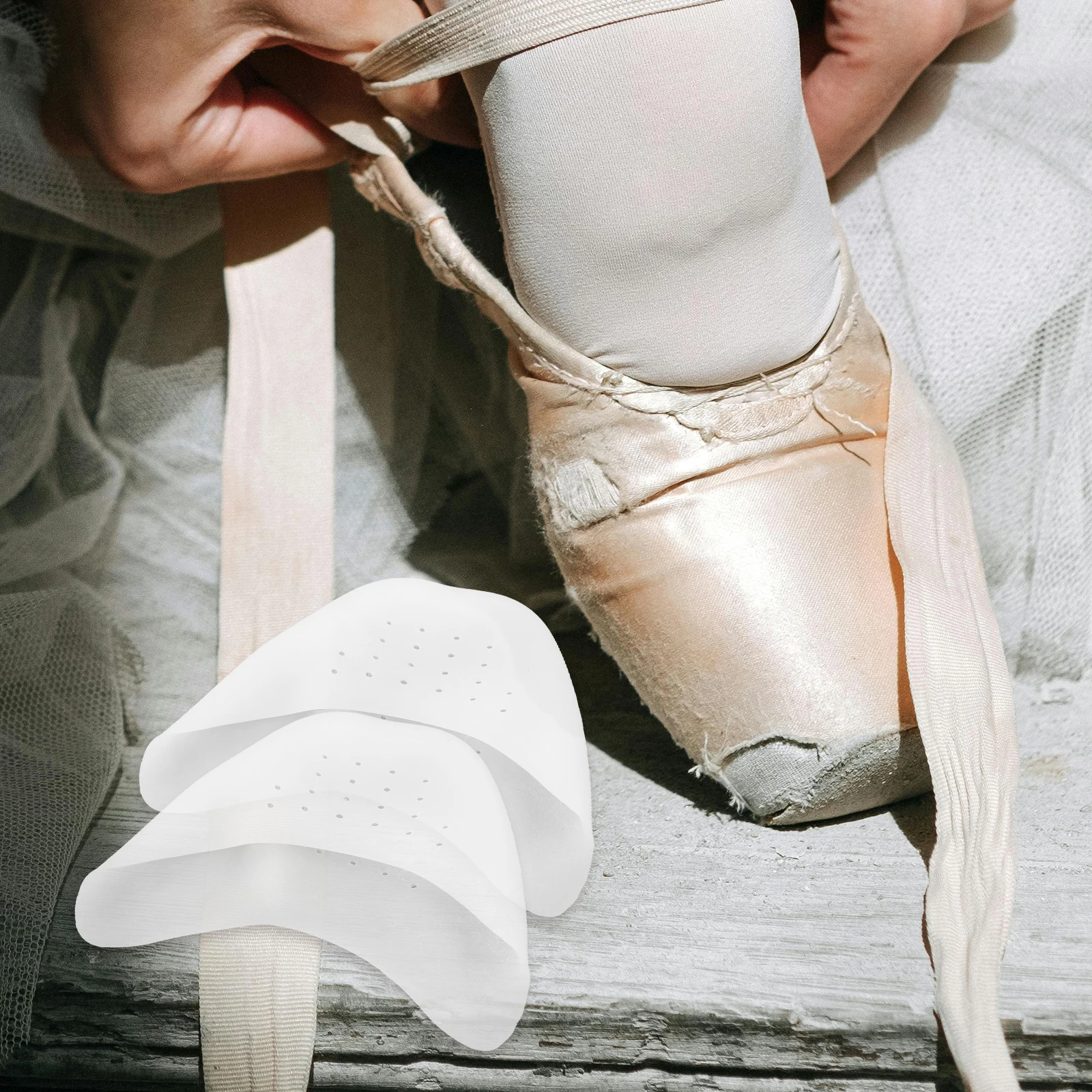 

2 Pairs White Ballet Toe Protectors Gel Caps Shoe Protector Cushions Durable SEBS Anti Friction Foot Covers Dance PadsToe Tape