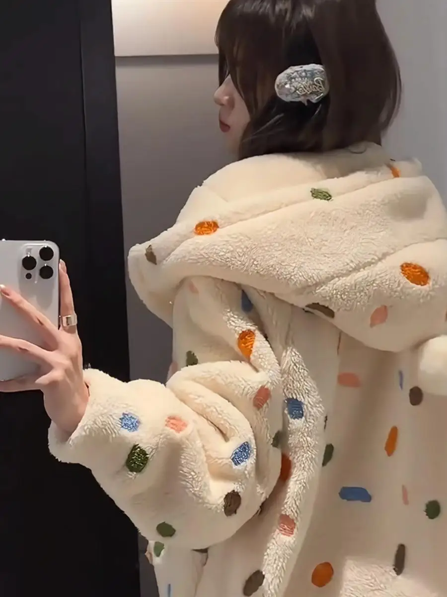 

Коралловый Fce Spwear в горошек, женская зима 2024, новый милый милый длинный халат с капюшоном, домашняя одежда, молодежная женская одежда