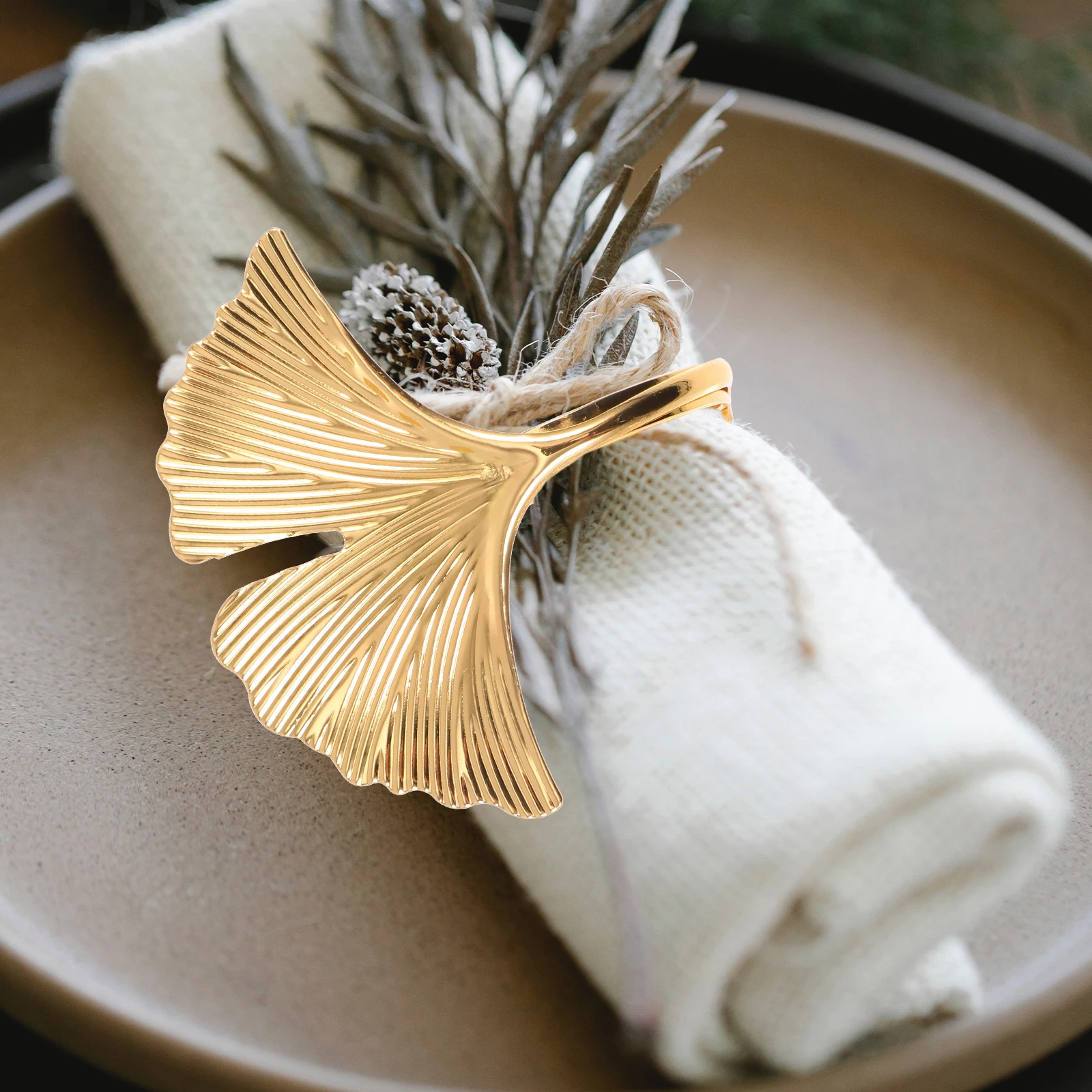 

6pcs Napkin Rings Ginkgo Leaf Stainless Steel Gold Fall Decor Party Banquet Table naments Reusable Elegant Shine Kitchen Barware