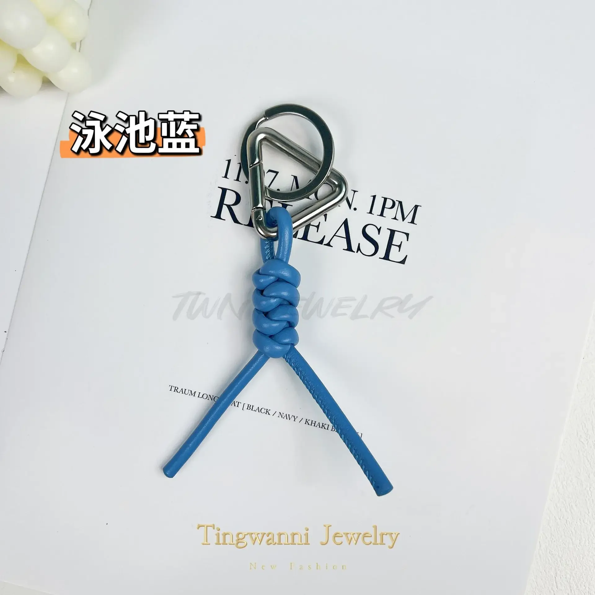 New Creative Trend Triangle Keychain Weaving Diamond Knot Keyring High End Authentic Keychain Hanger