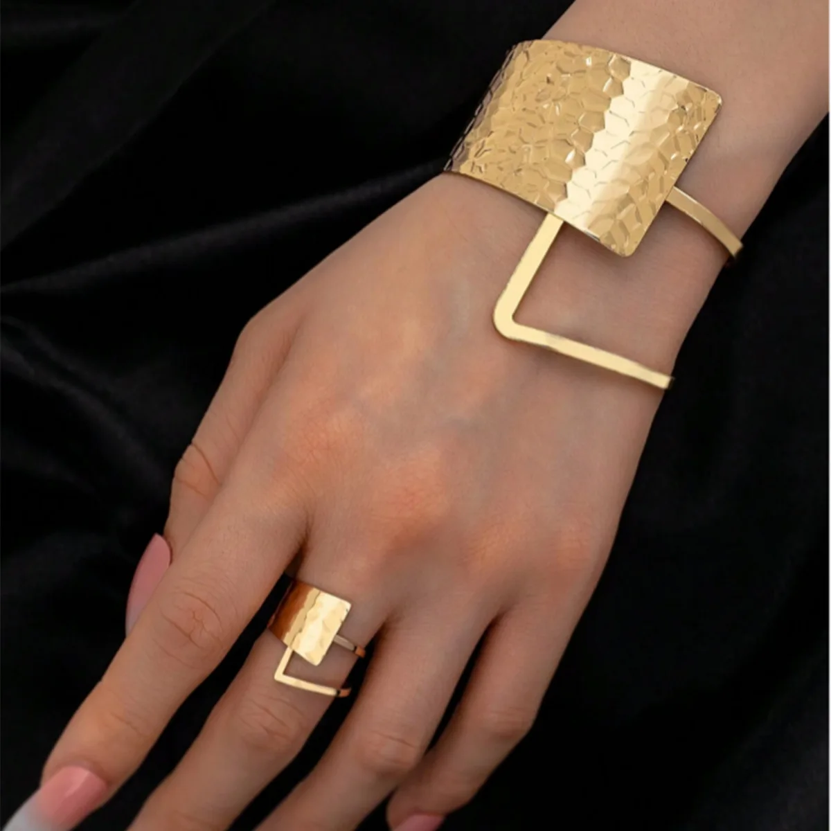 

Curved Smooth Geometric Teardrop Ring & Open Adjustable Crossover Bangle Set For Women