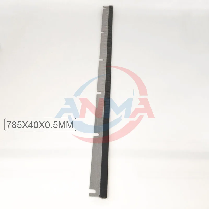 

5 штук для Komori 28: лезвие для очистки 775x48x0.5мм (11 отверстий) и лезвие для очистки 785x40x0.5мм (6 отверстий). Запчасти для печатных машин.