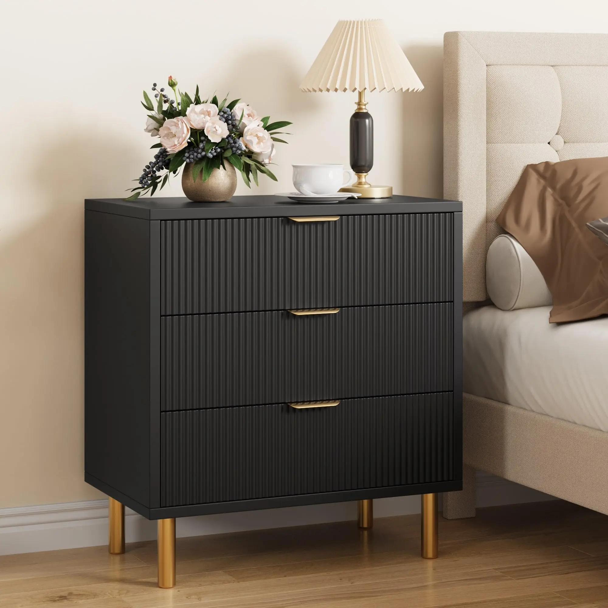 Commode moderne à 3 tiroirs – façade en bois à motif ondulé/à rainures, poignées dorées, pieds en métal – commode à tiroirs pour chambre à coucher, salon, couloir et entrée