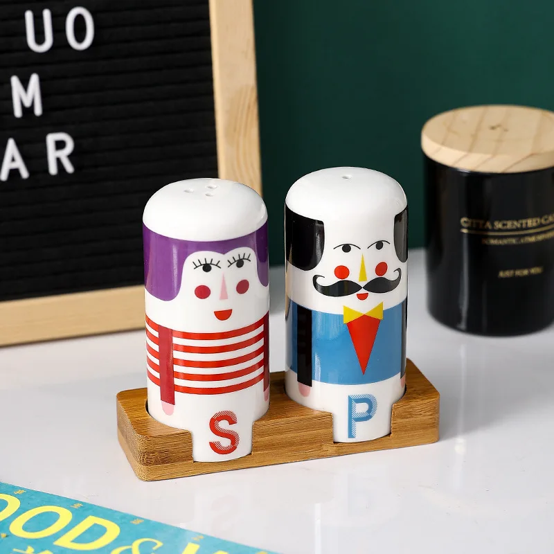 Korean Creative Cartoon Couple Ceramic Seasoning Bottle Set Salt Pepper Shakers Seasoning Box Pair Home Kitchen Decoration