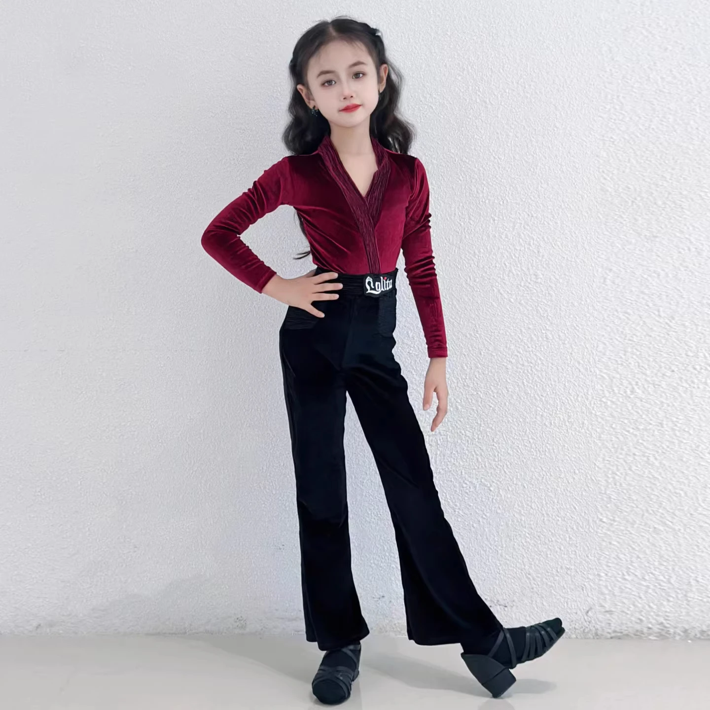 2025 conjunto de pantalones de baile latino para niños, Top de manga larga de terciopelo, ropa de práctica de actuación latina para niñas, traje de entrenamiento Cha VBH2188