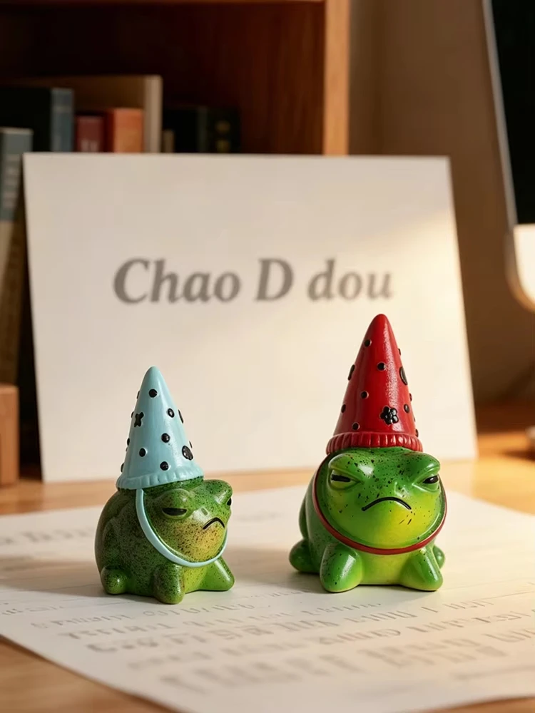 Funny Grumpy Frog Ceramic Statue Polka Dot Cone Hat Hand Painted Green Toad Mini Desktop Decor Creative Holiday Gift