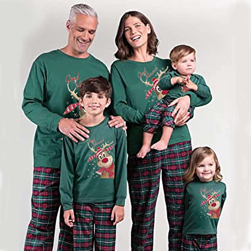 2024 Christmas Pajamas Outfits Family Mother Father Kids Matching Clothes Look Mommy And Me New Year\'s Costumes Pyjamas Deer