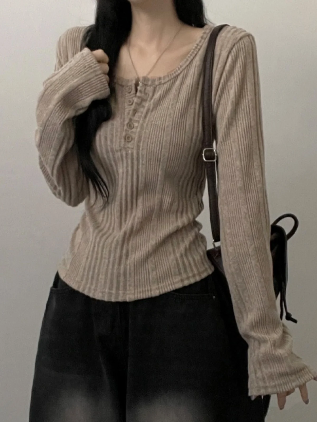 

Spring 2025 Women's Slim Fit Knitted Long Sve Base irt Inner Wear ort Top Korean Sle Commute Faion Small Size
