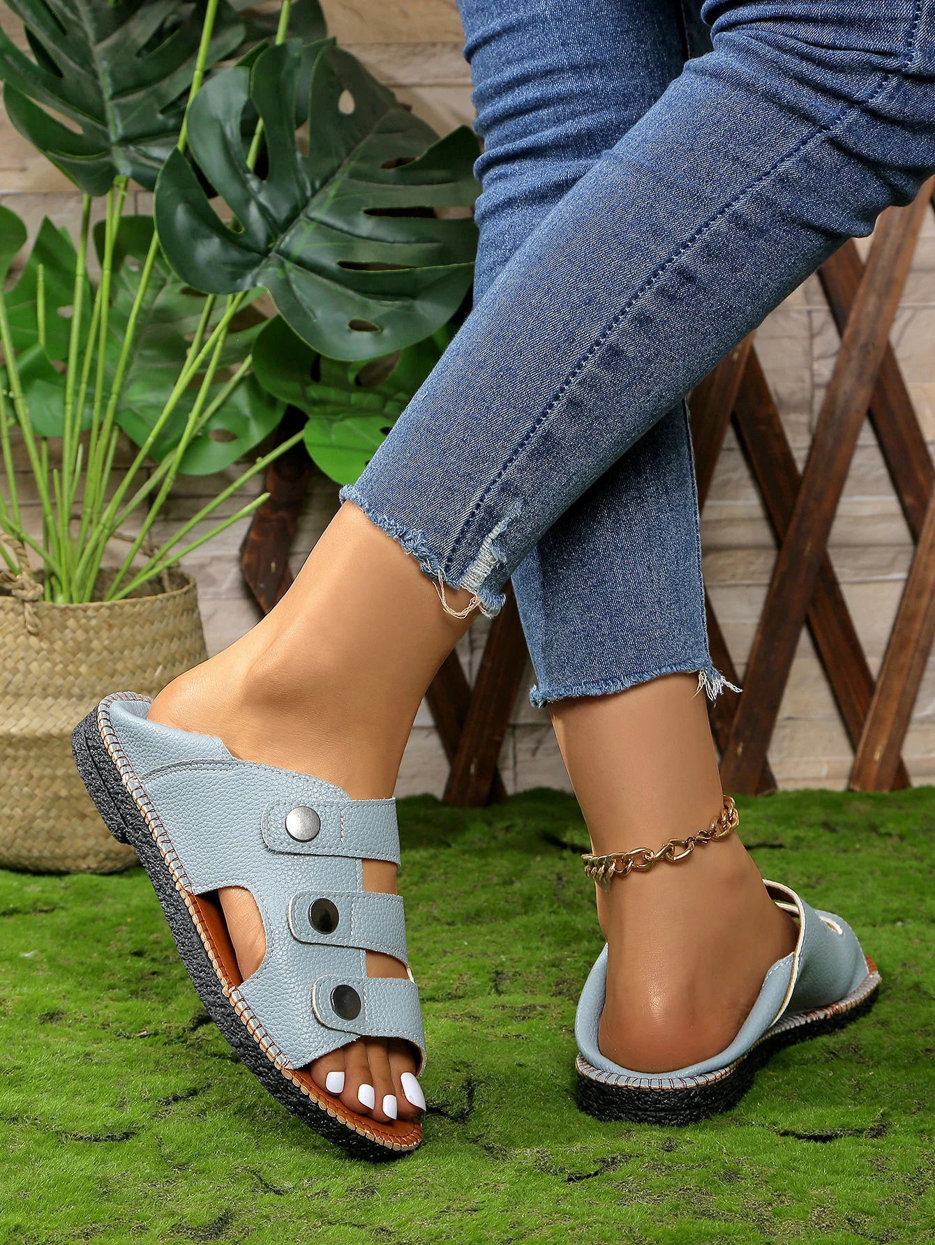 

Женские повседневные пляжные праздничные роскошные сандалии, лето 2024, новые модные уличные сандалии на плоской подошве, сандалии с открытым носком, женская обувь для женщин