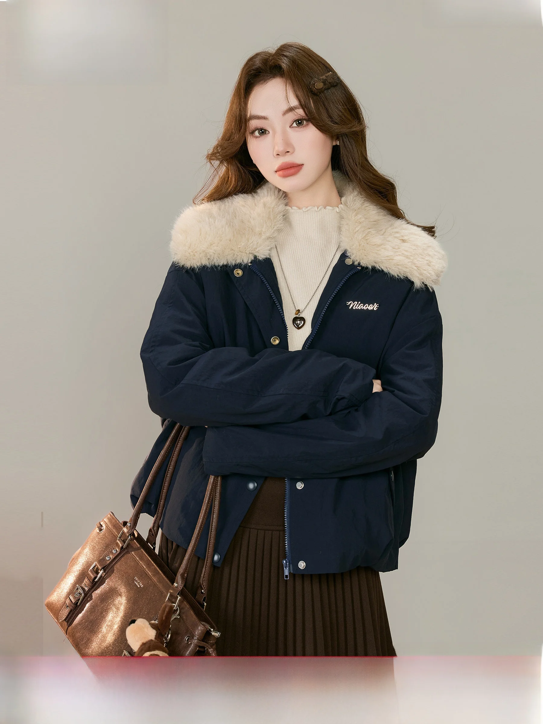 

Зимняя новинка Lingjiu: укороченная свободная хлопковая куртка для женщин, маленький размер, с меховым воротником, теплая, на молнии, для повседневной носки