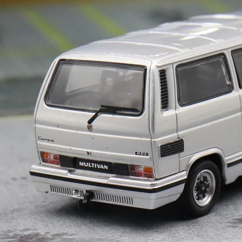 Master 1:64  B32&T3 Multivan Silver  /Black  Diecast Model Car