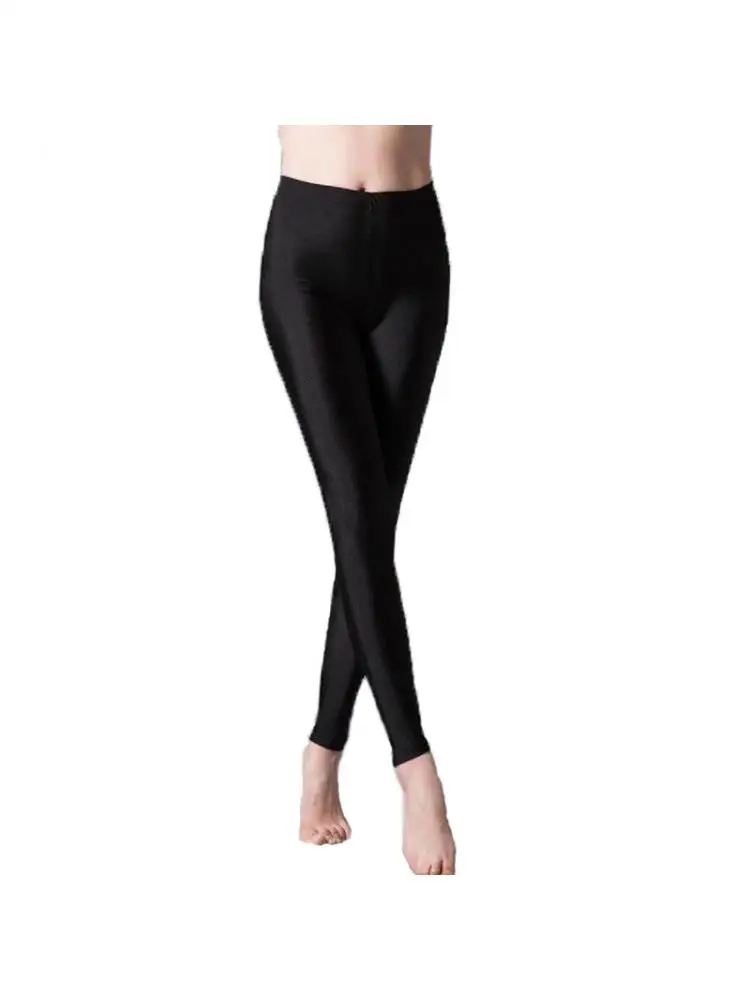 Adatto per pantaloni lucidi di seta del latte da donna da 40- 95kg che indossano Leggings Yoga sottile sottile sottile Spandex fluorescente taglia punto di lucentezza e Sexy