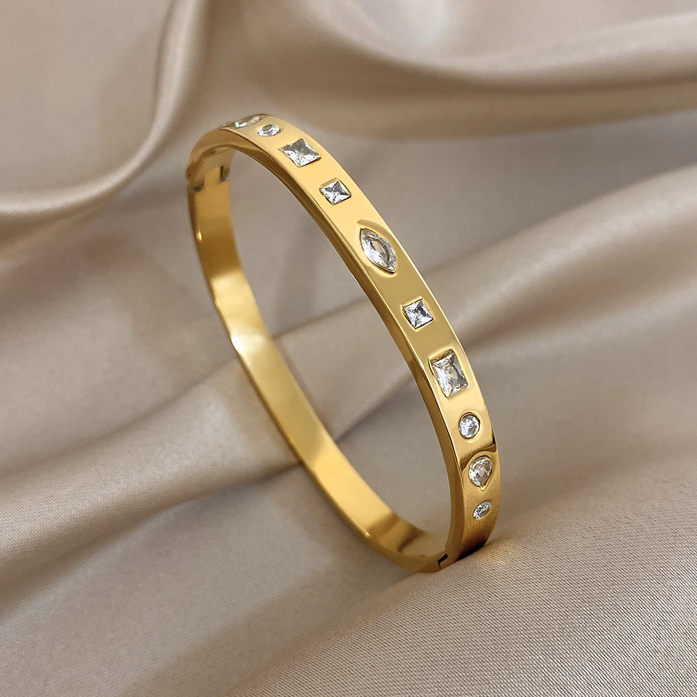 

DODOHAO Exquisite Rhinestone Stainless Steel Round Bangle Bracelet for Women Simple Gold Color Geometric Cuff Spring Bangle Gift