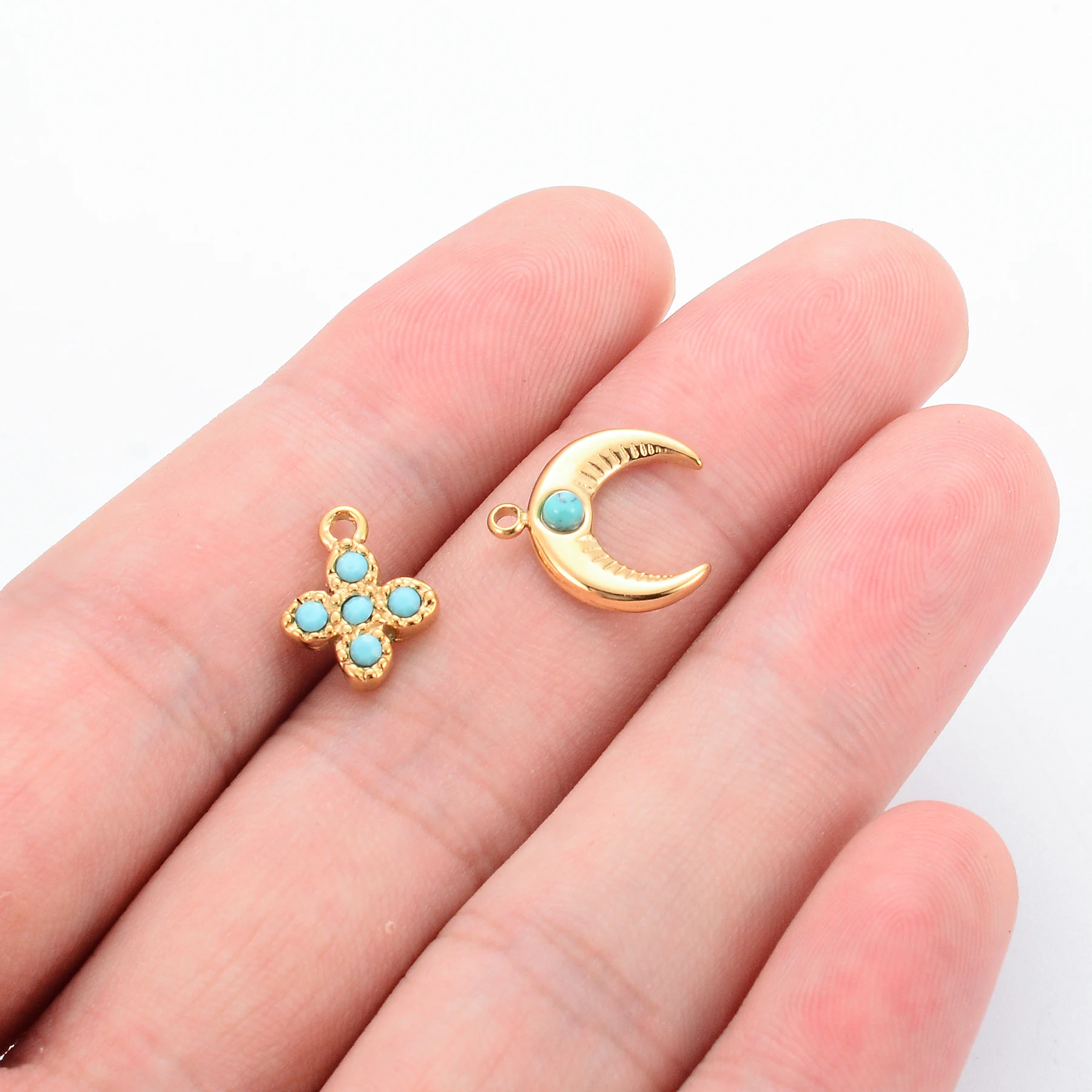 2pcs Vintage Crown Heart Moon Shaped Stainless Steel Pendant Turquoise Natural Stone DIY Delicate Necklace Jewelry Accessories