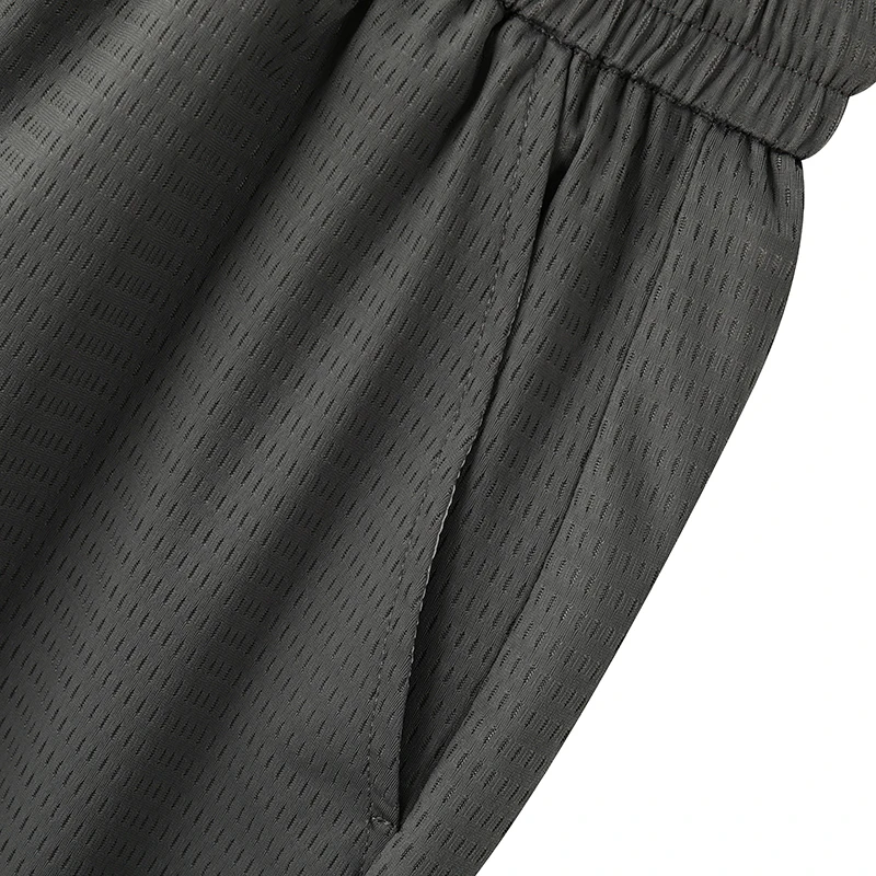 속건성 아이스 실크 드레이프가 적용된 남성용 여름 메쉬 스포츠 반바지는 농구, 축구 및 가족 나들이에 적합합니다.