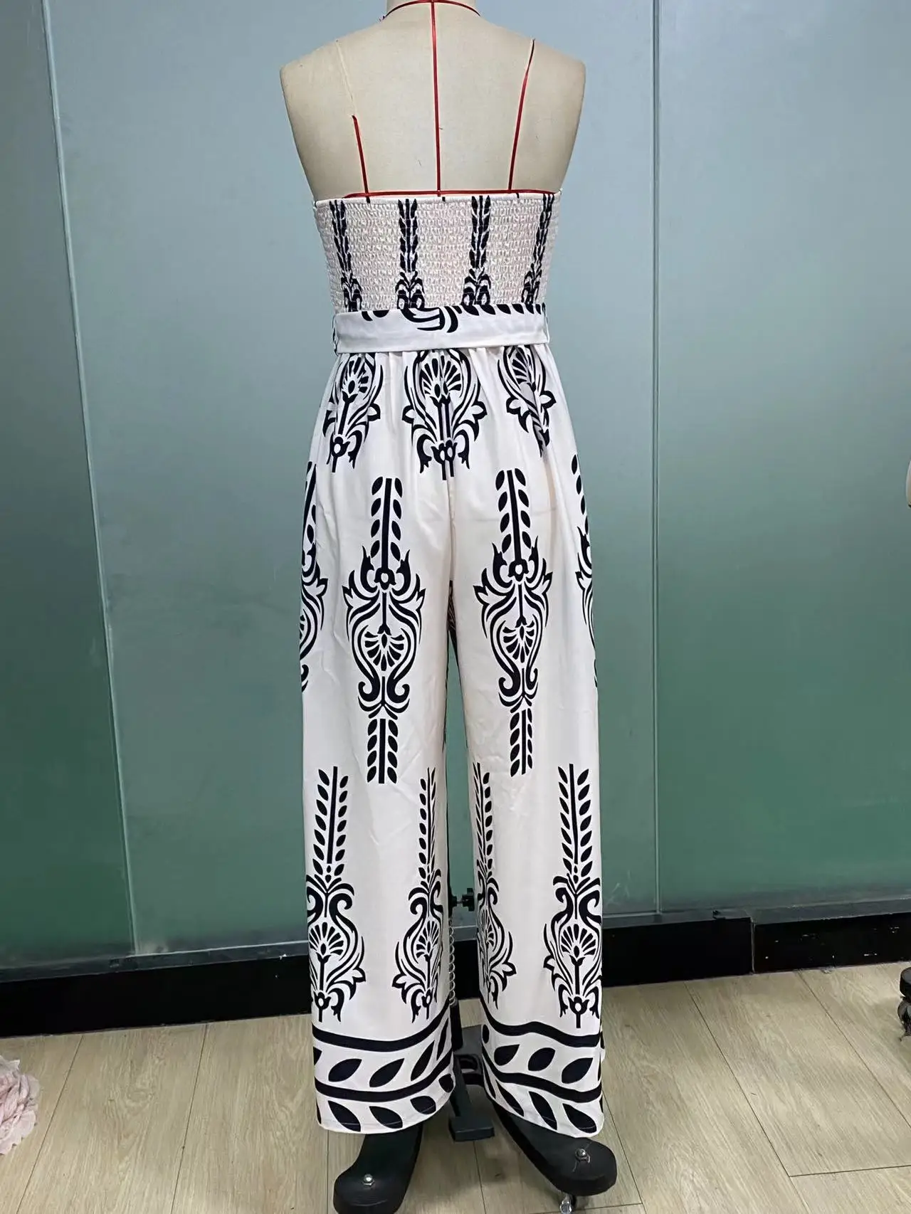 Tuta da donna 2025 estate nuova moda stampata a fascia senza maniche a vita alta casual con lacci tuta quotidiana a gamba larga