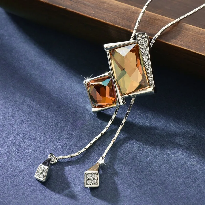 

This simple and fashionable crystal geometric long necklace for autumn and winter is versatile and full of personality for women