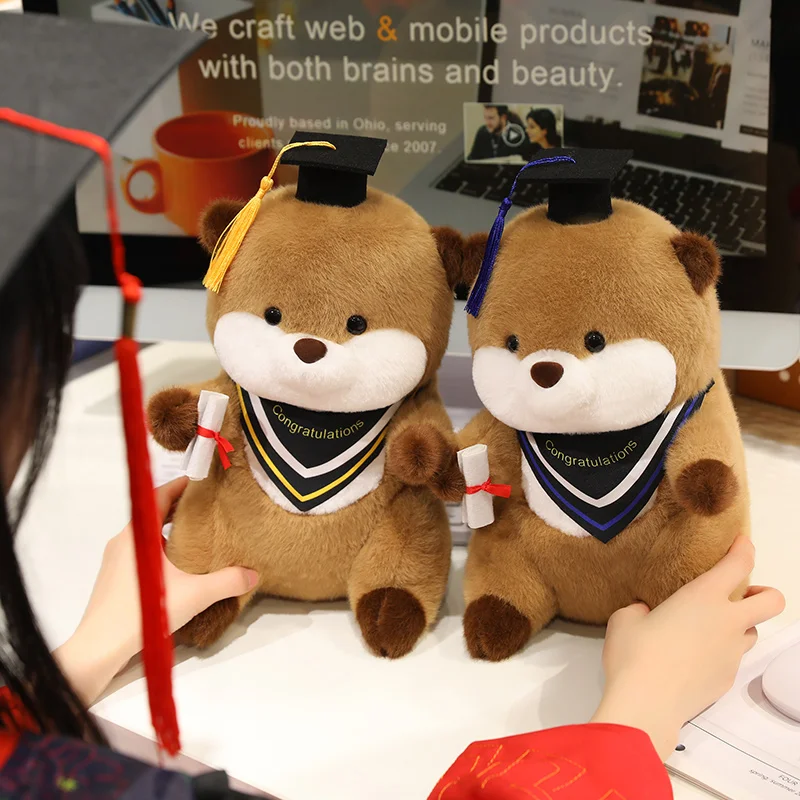 Muñecas creativas de 25cm para Doctor, nutria graduada, animales, almohada, juguetes divertidos, muñecas, regalos de graduación de dibujos animados para decoración de estudiantes