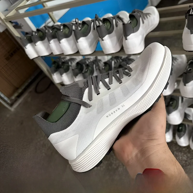 

Lightweight Outdoor Sports Shoes for Couples Breathable Mesh Upper round Toe Lace-Up Closure Casual Style Summer Fashion