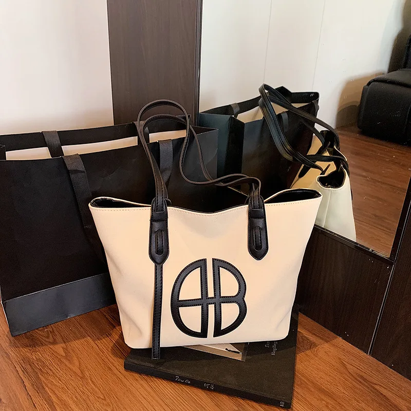 

New Retro Tote Bag Women's Large-capacity Shoulder Bag Trendy Fashion Leisure Commuting Foreign Style