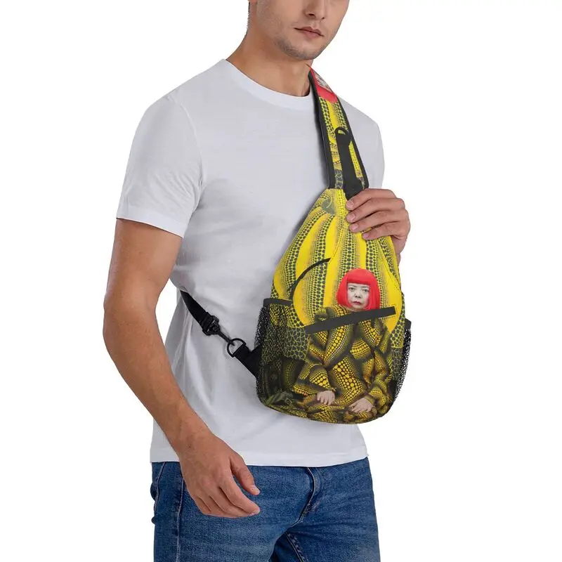 Yayoi Kusama Sling Peito Crossbody Bolsa para homens, Casual Pumkin Pintura Abstrata, Mochila de Ombro para Caminhada