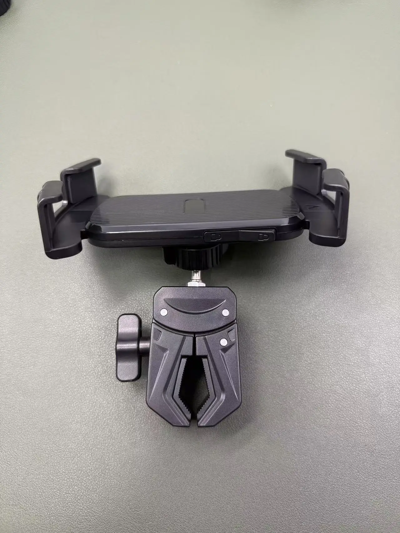 

Universal Large Clamp Desktop Circular Tube Ball Head Adjustable Rotation Angle Fixation for Mobile Phone And Tablet