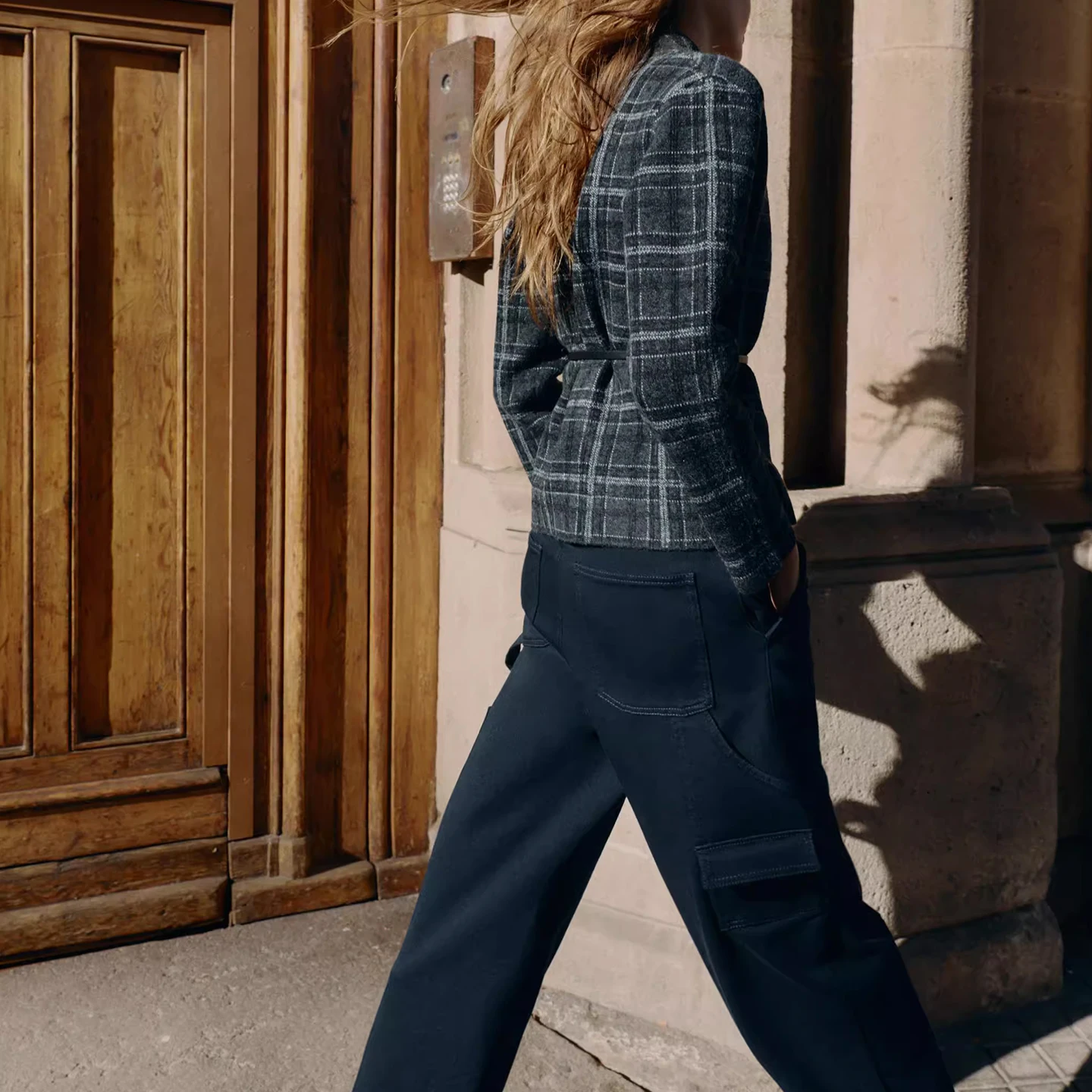 Prendas de abrigo de punto a cuadros de moda con cinturón Otoño de 2025 Abrigo con cinturón versátil Faion para mujer Ropa diaria larga con soporte