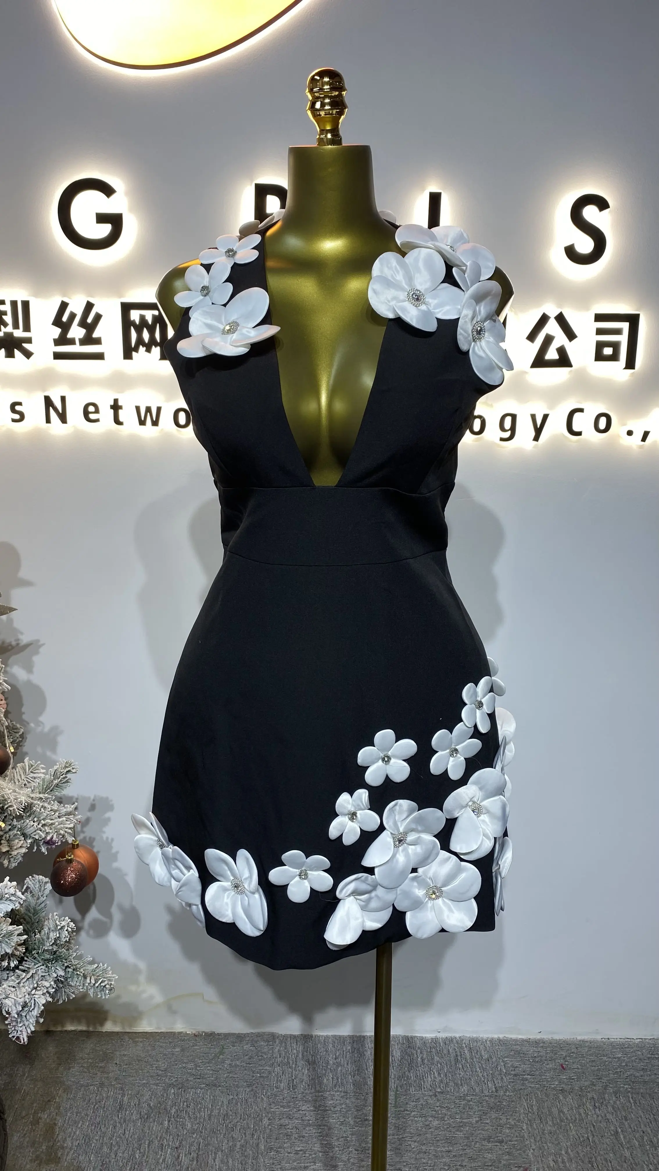 

Premium Wholesale 2025 Summer New Fashion French Retro Sleeveless V-Neck High Waist Women's Clothing-GZXX178