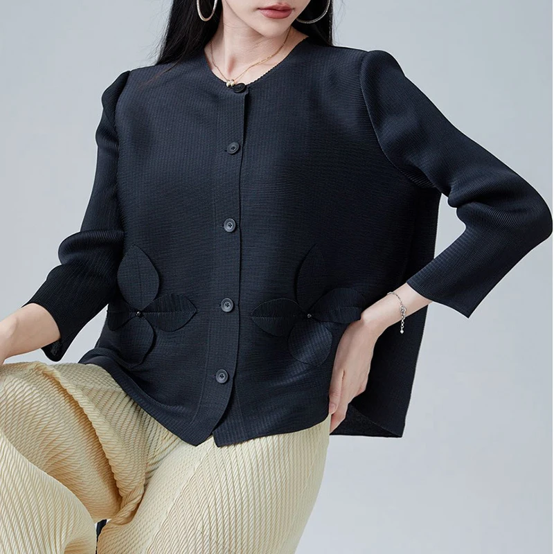 GVUW Pleated Appliques Shirts Women Round Collar Full Sleeve Single Breasted Solid Color New 2024 Versatile Clothing 17G8011