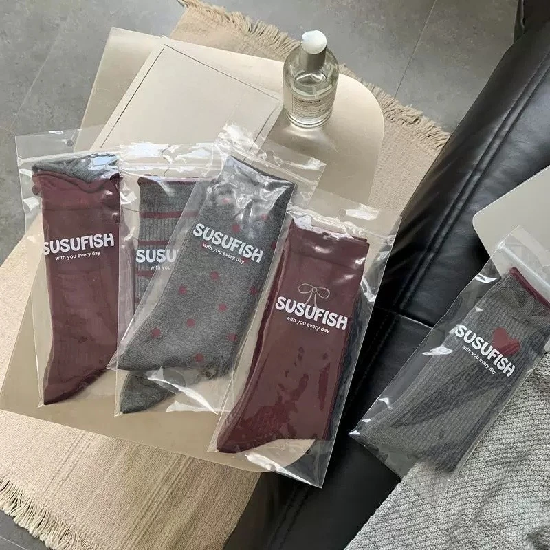 Vintage Retro Red Mid‑Calf Socks Soft Stretchy Autumn Winter Knit Socks Retro Stylish Calf‑Length Hosiery for Women Medium Socks
