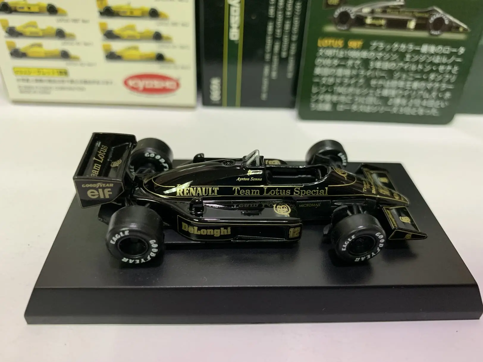 1:64 KYOSHO Lotus 98T #11 #12  F1 Collection of die-casting alloy car model ornaments